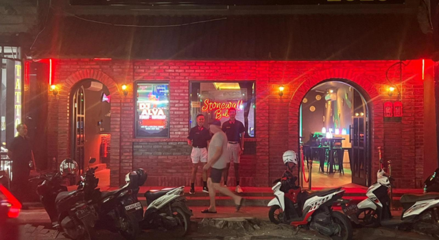 Stonewall na Bali