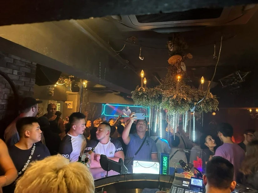 Arty Farty Tokyo gay nightclub main 1 Arty Farty