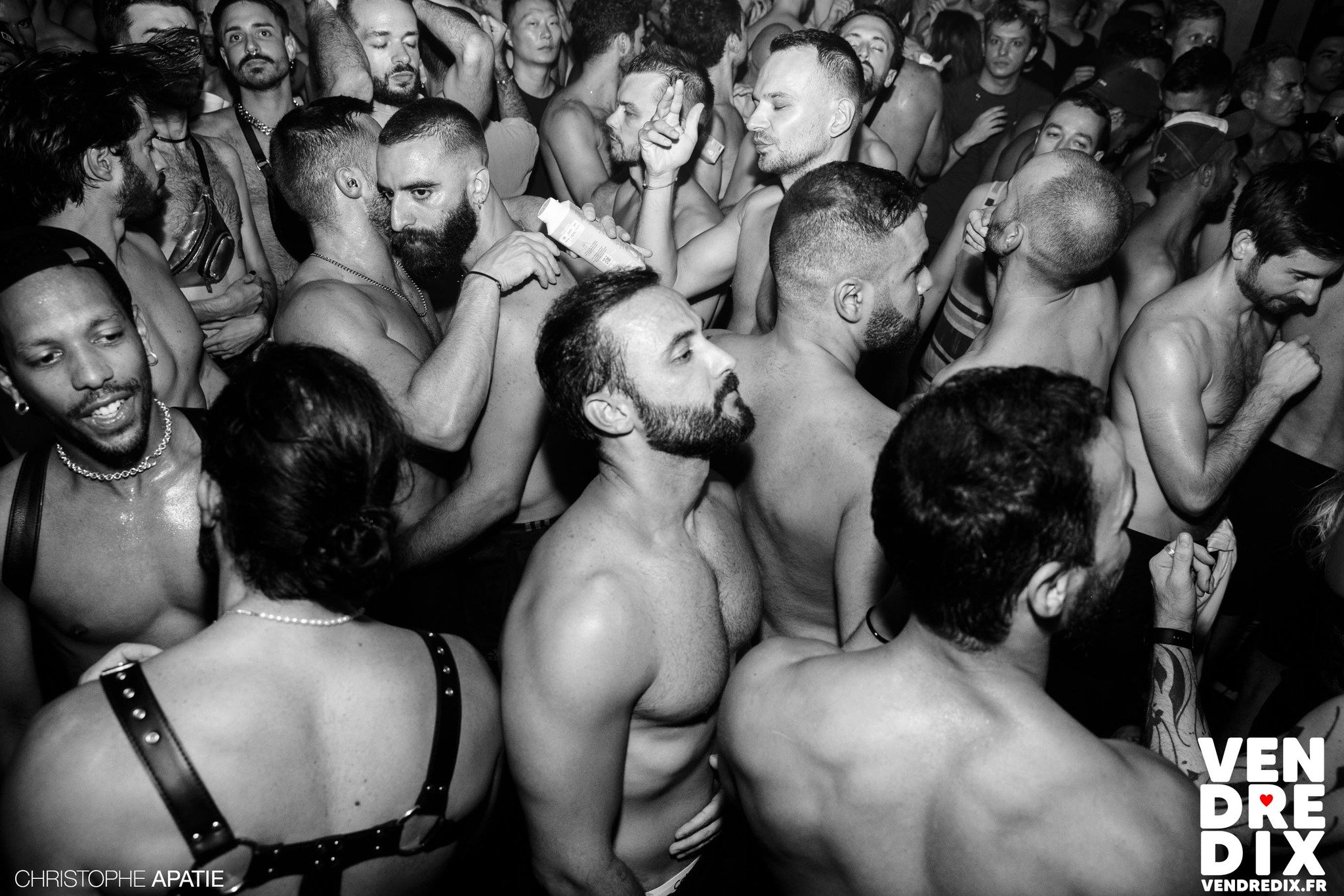 12 Gay Bars For An Unforgettable Night Out In Paris - Jetset Times