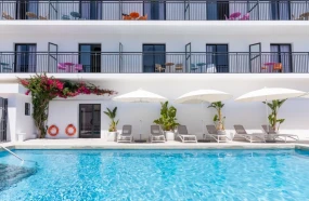 The Purple Hotel por Ibiza Feeling