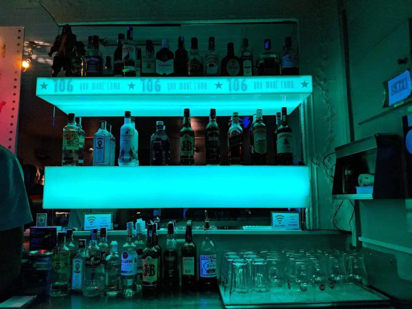 Bar 106
