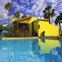 Tropical La Zona Bungalows
