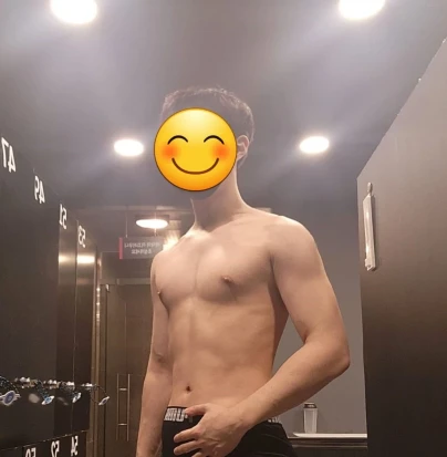 Abuelo, masajista gay coreano