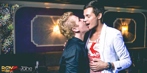 Pesta dansa gay BoyZ Club di Moskow