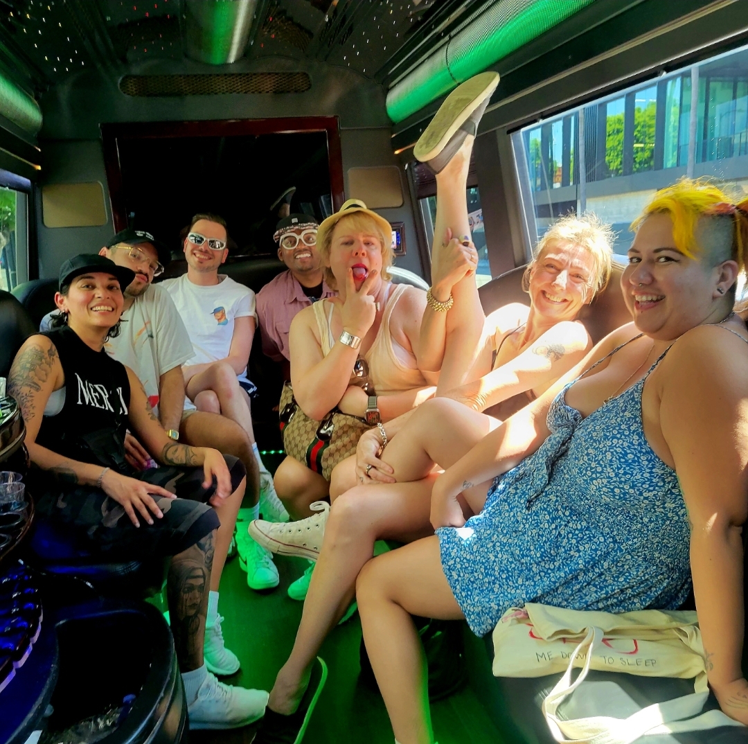 SLAY Ride- 게이 관광 파티 버스 투어