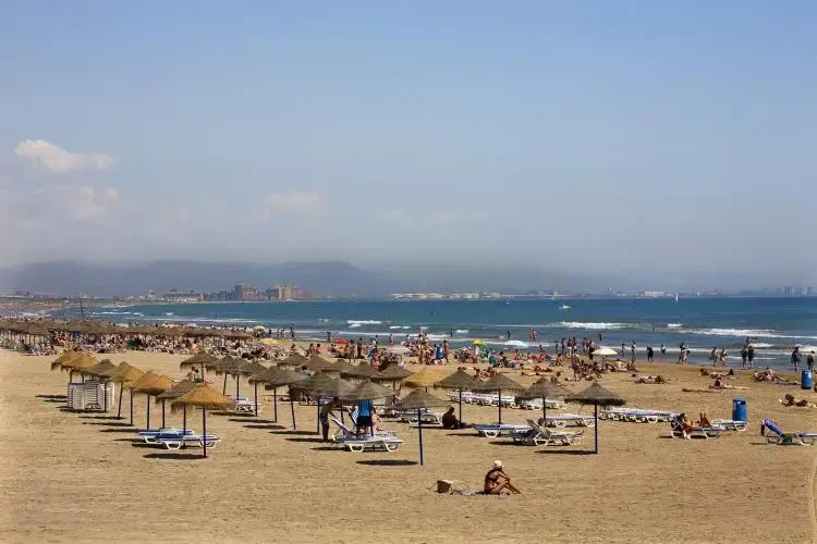 Playa de las Arenas & Playa de la Malvarrosa
