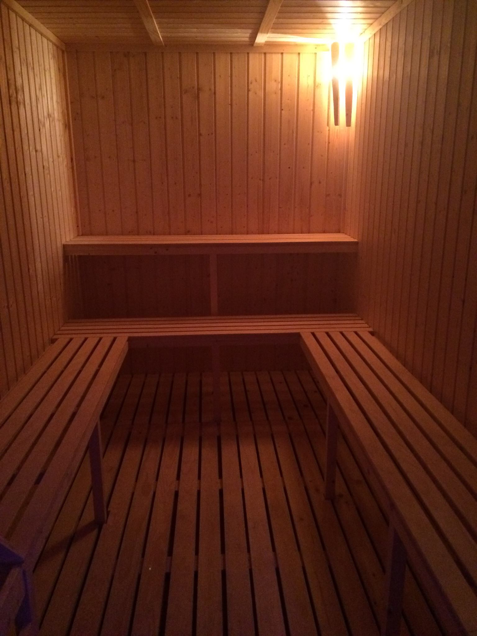 Muro di pietra della sauna