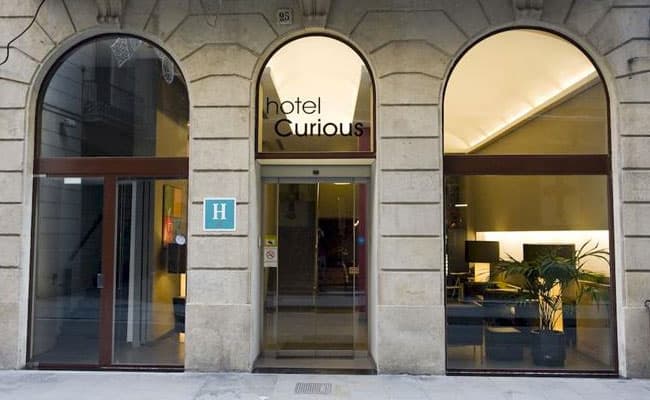 Hotel Curious af Alegria
