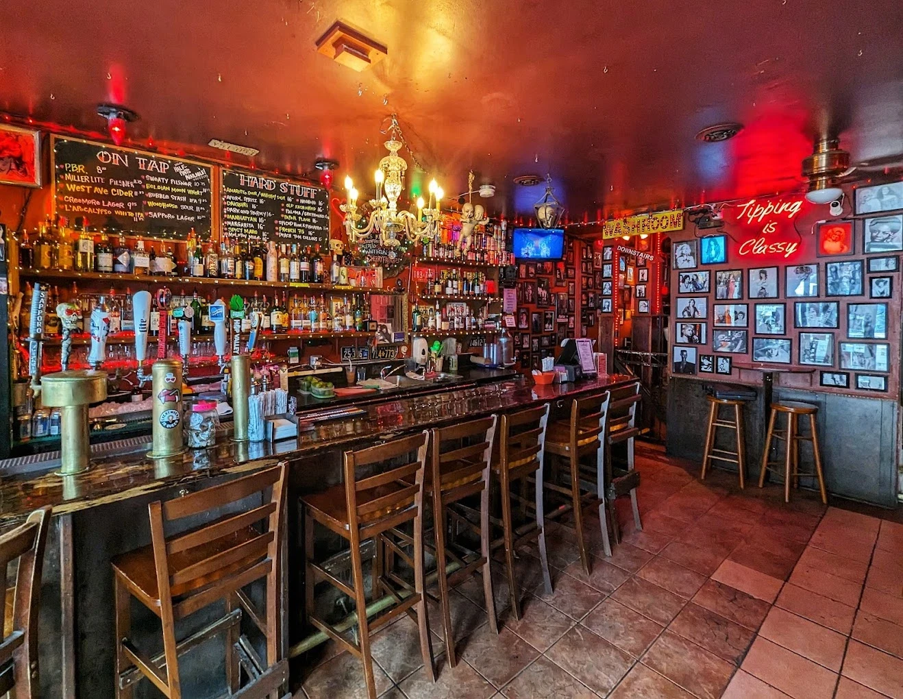 Sweaty Betty's Toronto Gay Bars & Clubs