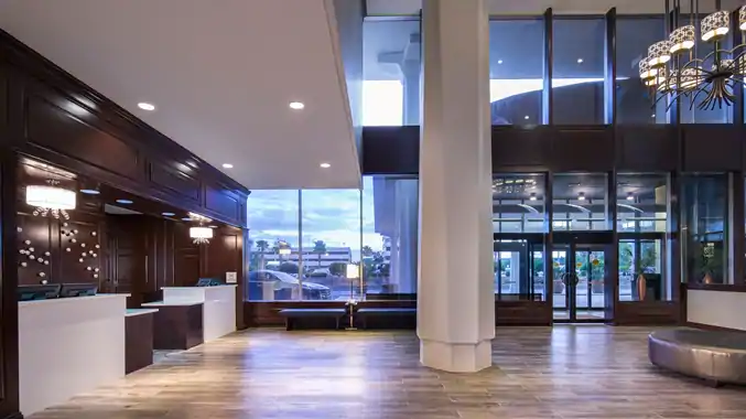 Отель DoubleTree by Hilton Jacksonville Downtown