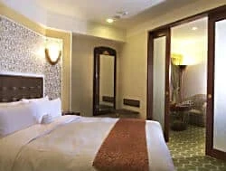 Royal Palace Hotel
