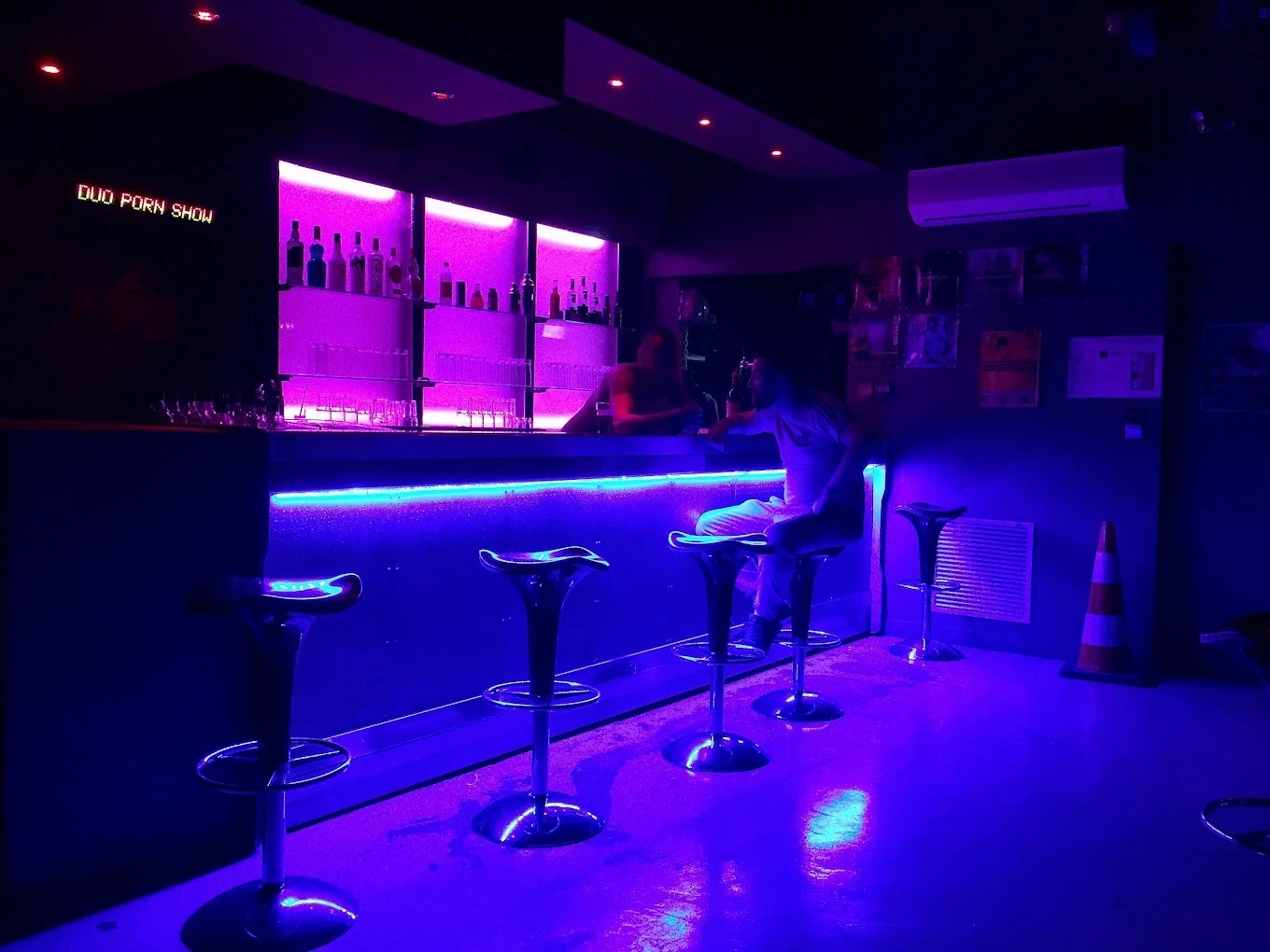 Le Trash Bar Marseille gay cruise club main Le Trash Bar