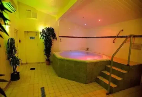 Gay hot tub in Bangor