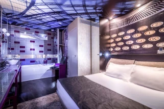Apostrophe Hotel