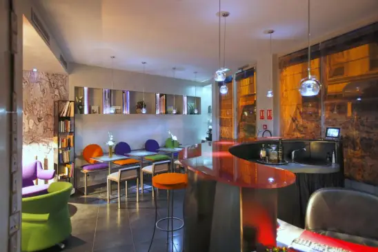 Apostrophe Hotel