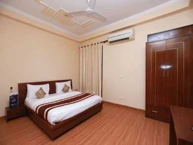 OYO 11600 Hotel Cosy Tree