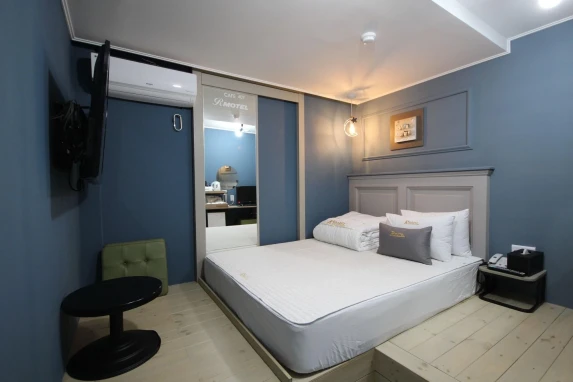 R Motel