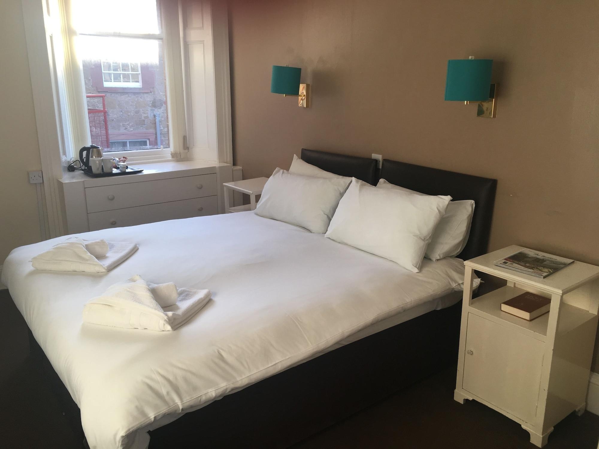 George And Abbotsford Hotel
