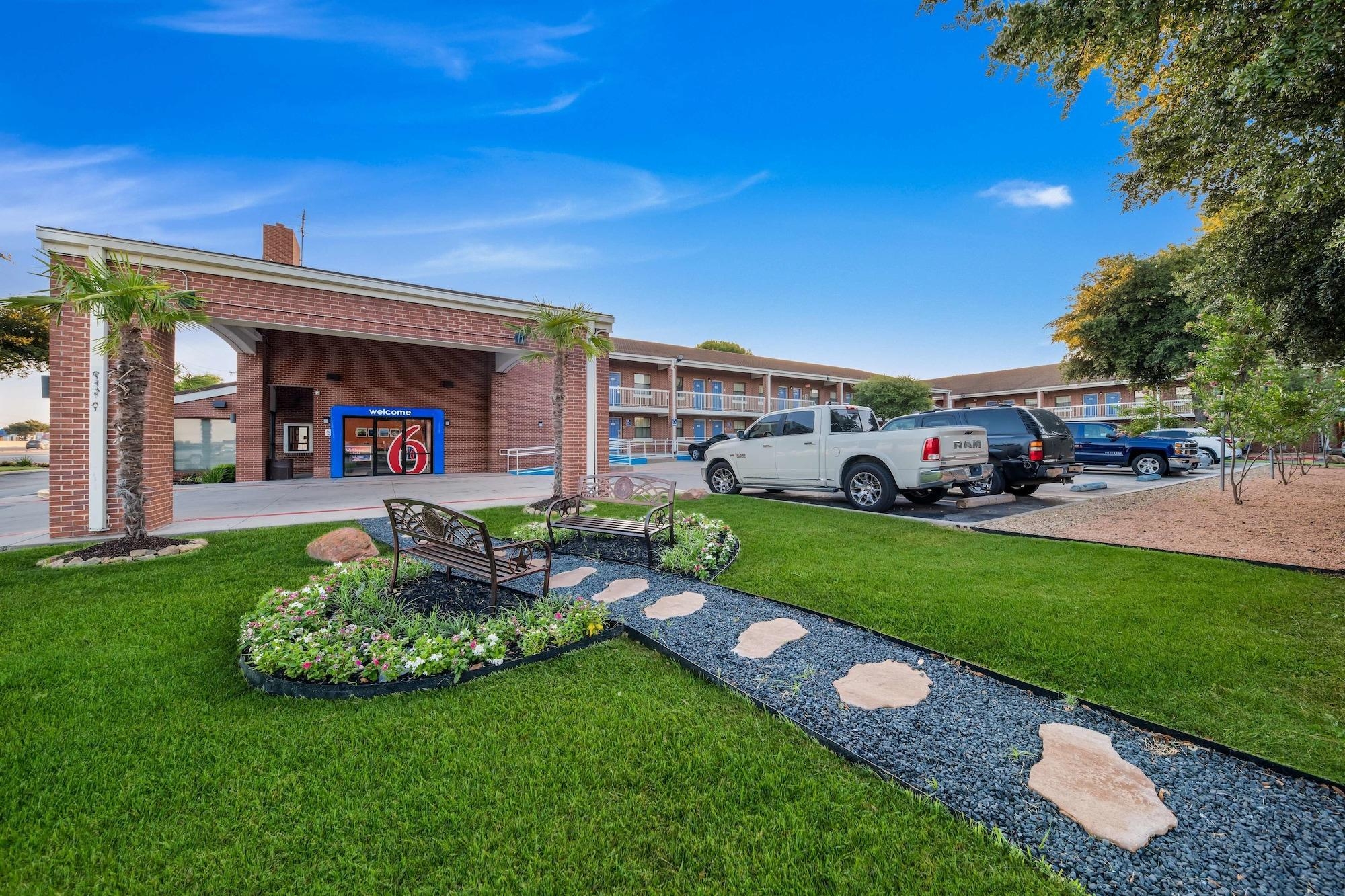 Motel 6 Plano, TX - Plano Northeast