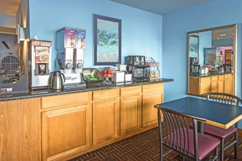 Super 8 by Wyndham Delavan Near Lake Geneva