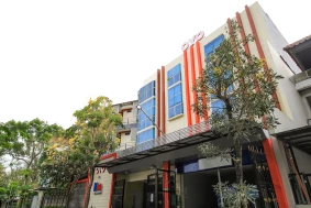 Super OYO 175 K-60 Residence