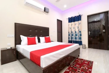 Capital O 33383 Albie Stay Inn