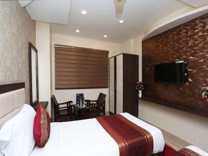 OYO 10338 Hotel Aadesh Palace