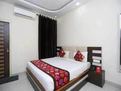 Oyo 14854 Vms Royal Inn