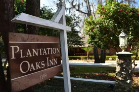 Plantation Oaks Inn