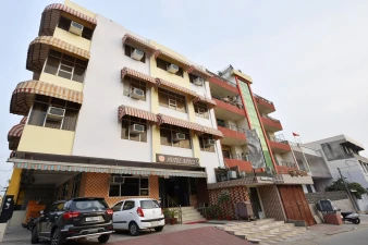 OYO 3311 Hotel Apple 9
