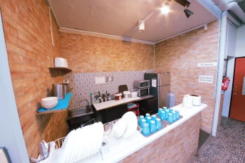 Moni Gallery Hostel