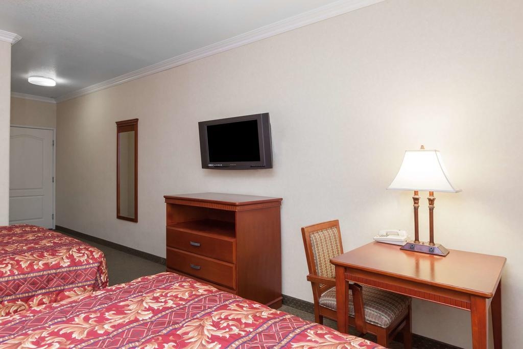 Knights Inn and Suites Bakersfield