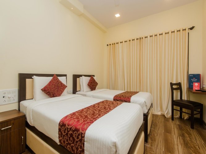 Oyo 9849 Hotel Divine Residency