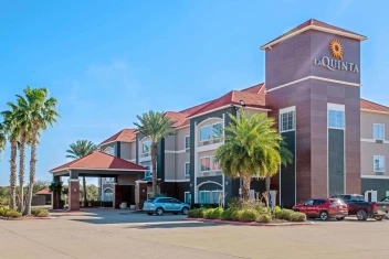 La Quinta Inn Suites By Wyndham Winnie