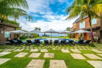 De Sapphire Cliff Villa by Danapati
