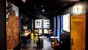 Zoom Hotel