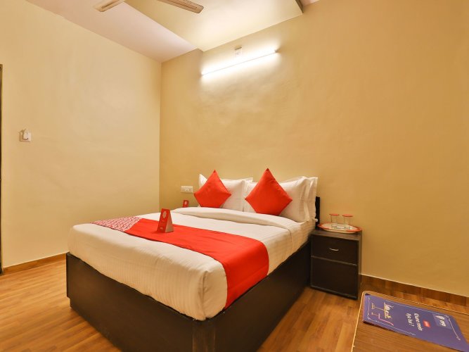 OYO 11427 Hotel Kalyan