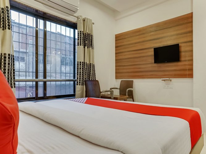OYO Flagship 26583 Hotel Kohinoor Plaza