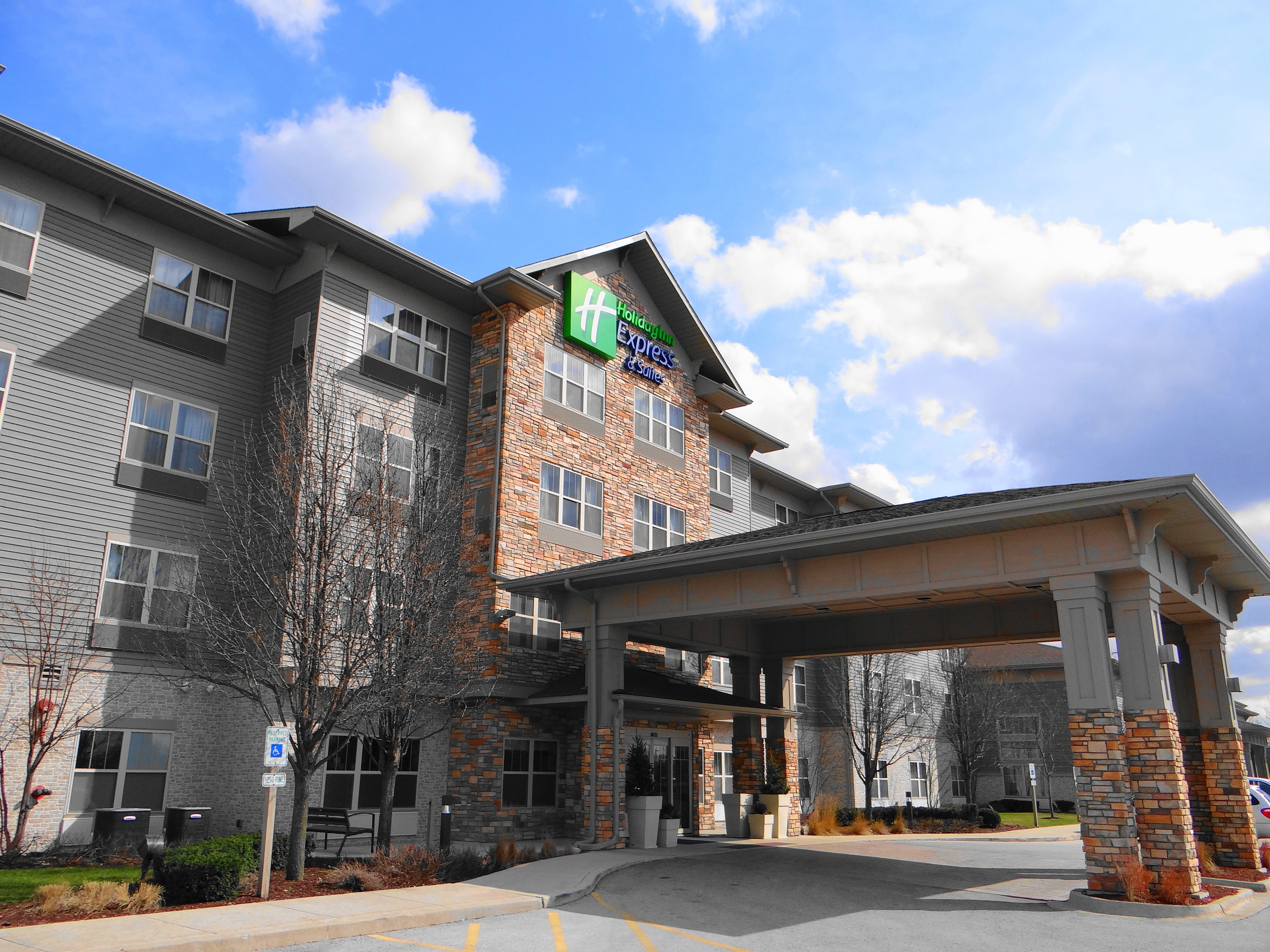 Holiday Inn Express & Suites Chicago West Rosselle