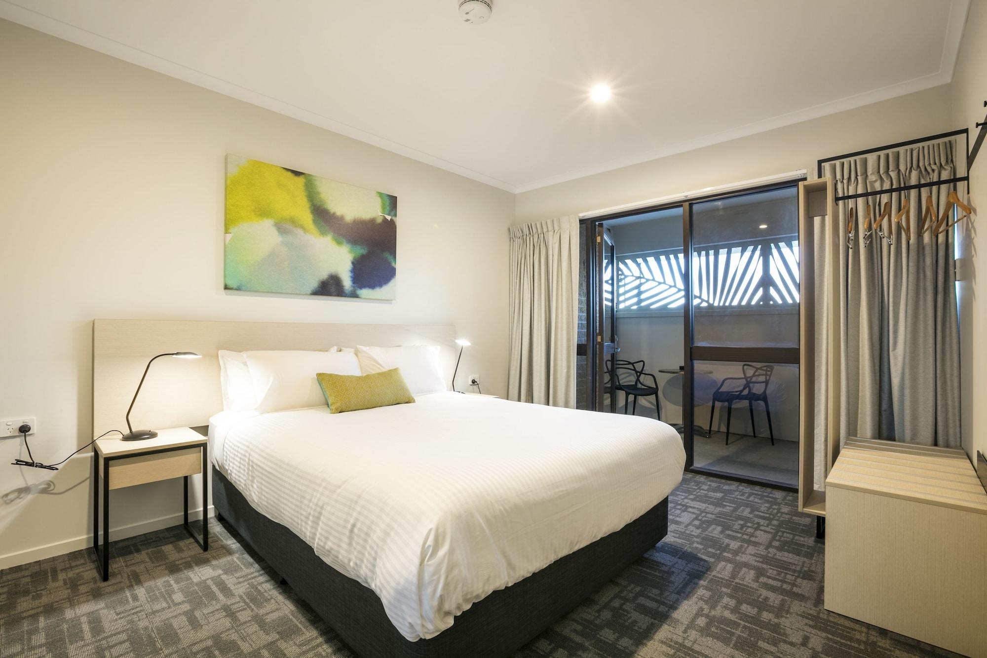 Nightcap At Kawana Waters Hotel