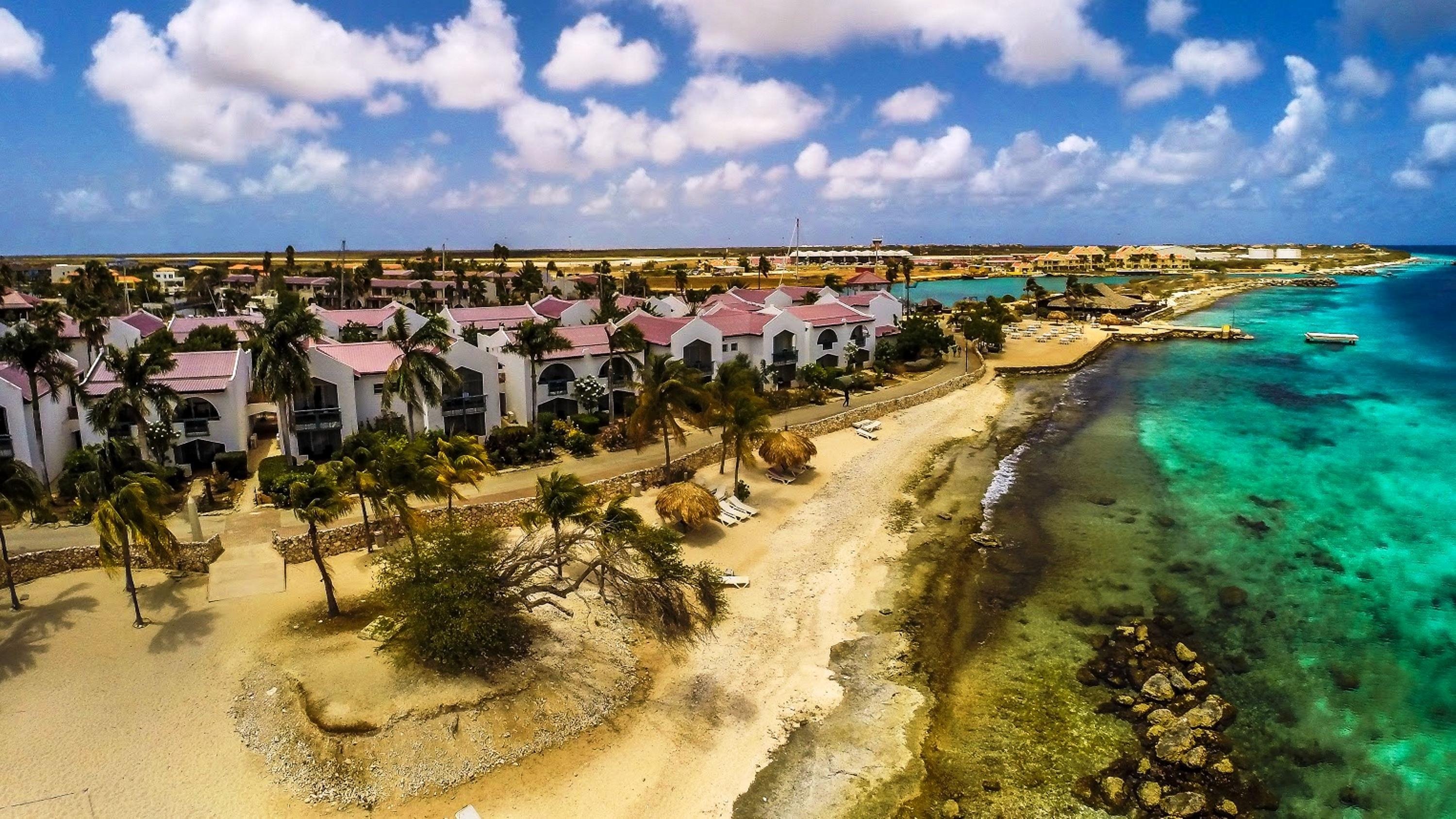Van der Valk Plaza Beach & Dive Resort Bonaire