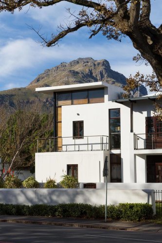 Life & Leisure Guesthouse And Apartments