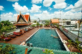 Dang Derm in The Park Khaosan