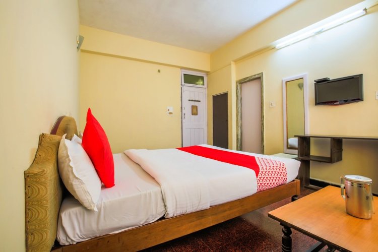 OYO 18772 Hotel Shraddha