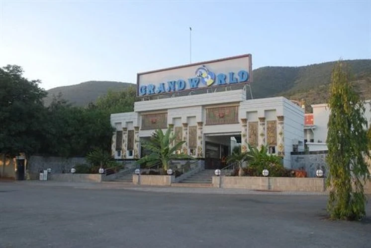 Grand World