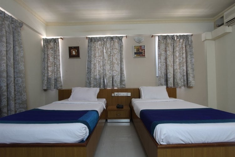 OYO Flagship 8252 Aayush Corporate Stays