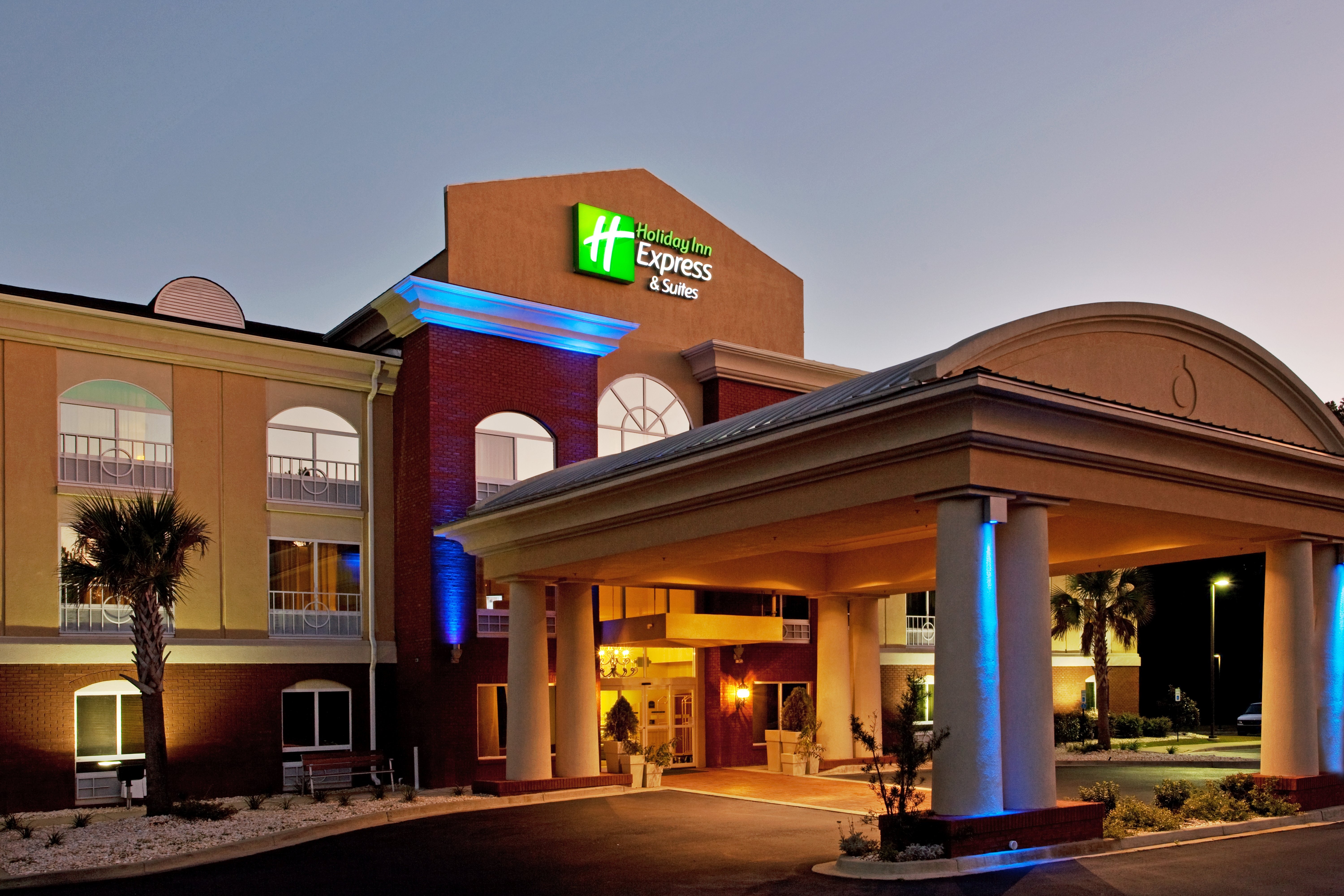 Holiday Inn Express and Suites Camden I20 Hwy 521