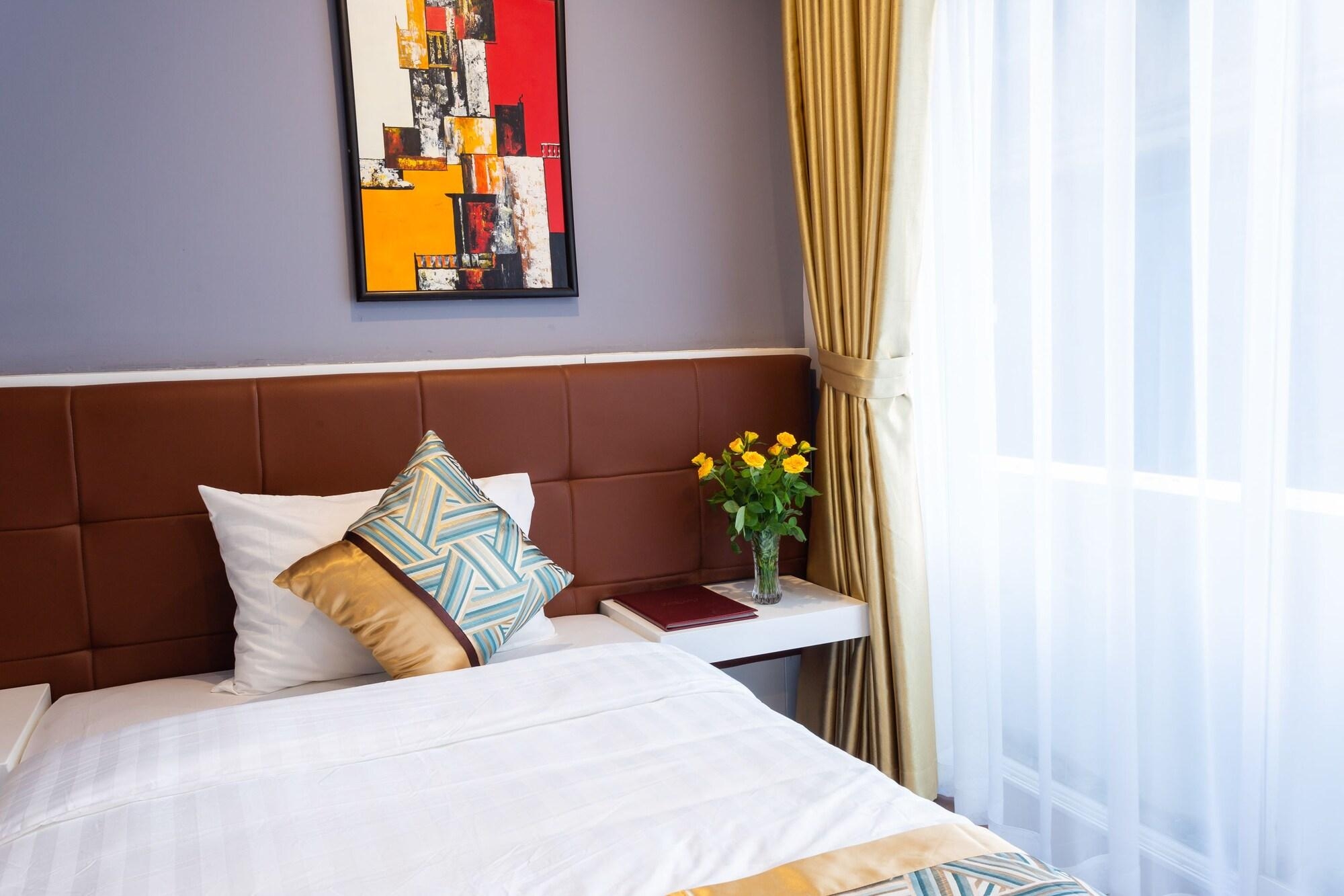 Lucky Hotel - 69 Tran Duy Hung