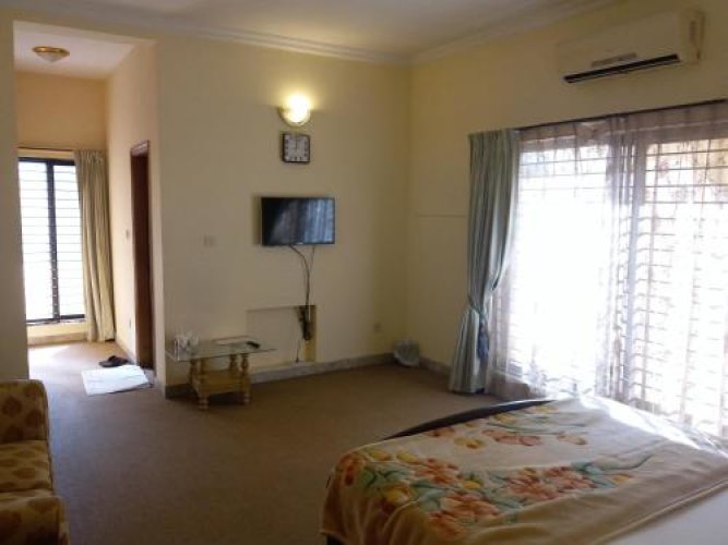 Delano Guest House