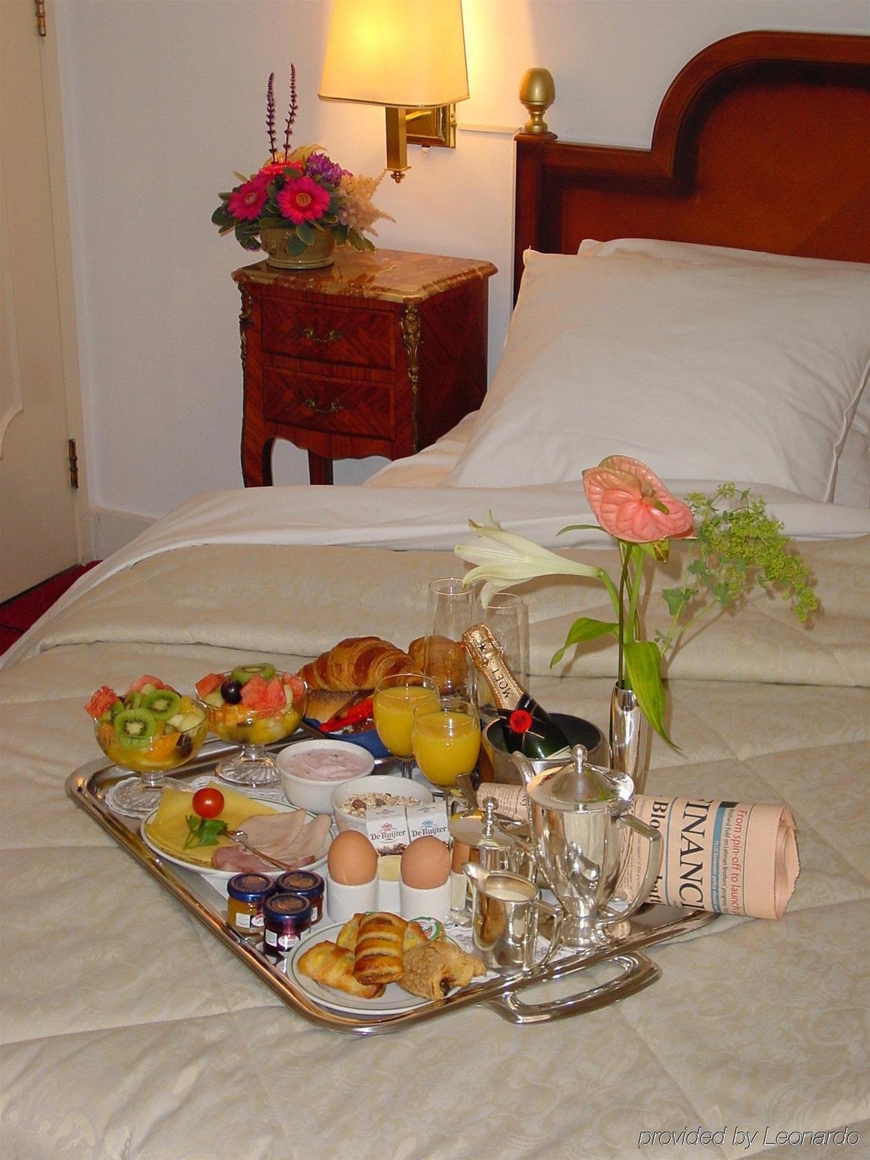 Ambassade Hotel